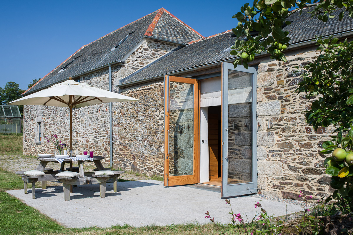 Patio area outside Avallen Barn - large luxury cottage near Helford